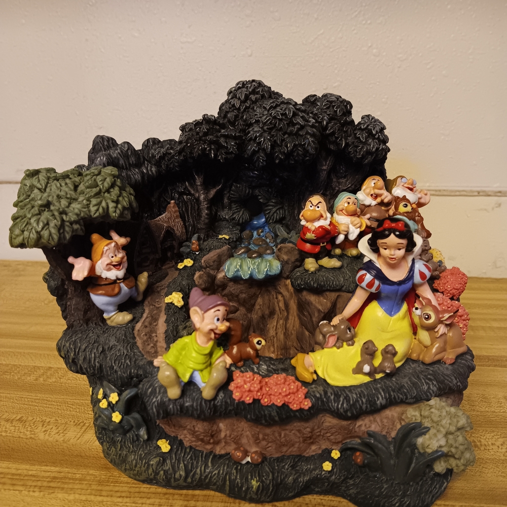 Disney Snow White and Seven Dwarfs Water Fountain - Multicolor